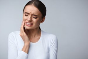 Woman experiencing dental pain. 